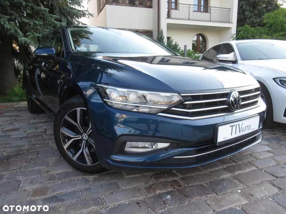 Volkswagen Passat - 1