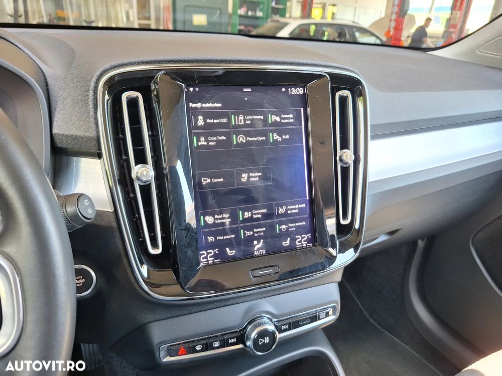 Volvo XC 40 T4 Geartronic Momentum Pro - 29