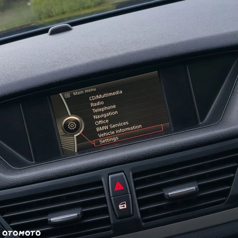 BMW X1 sDrive18d xLine - 33