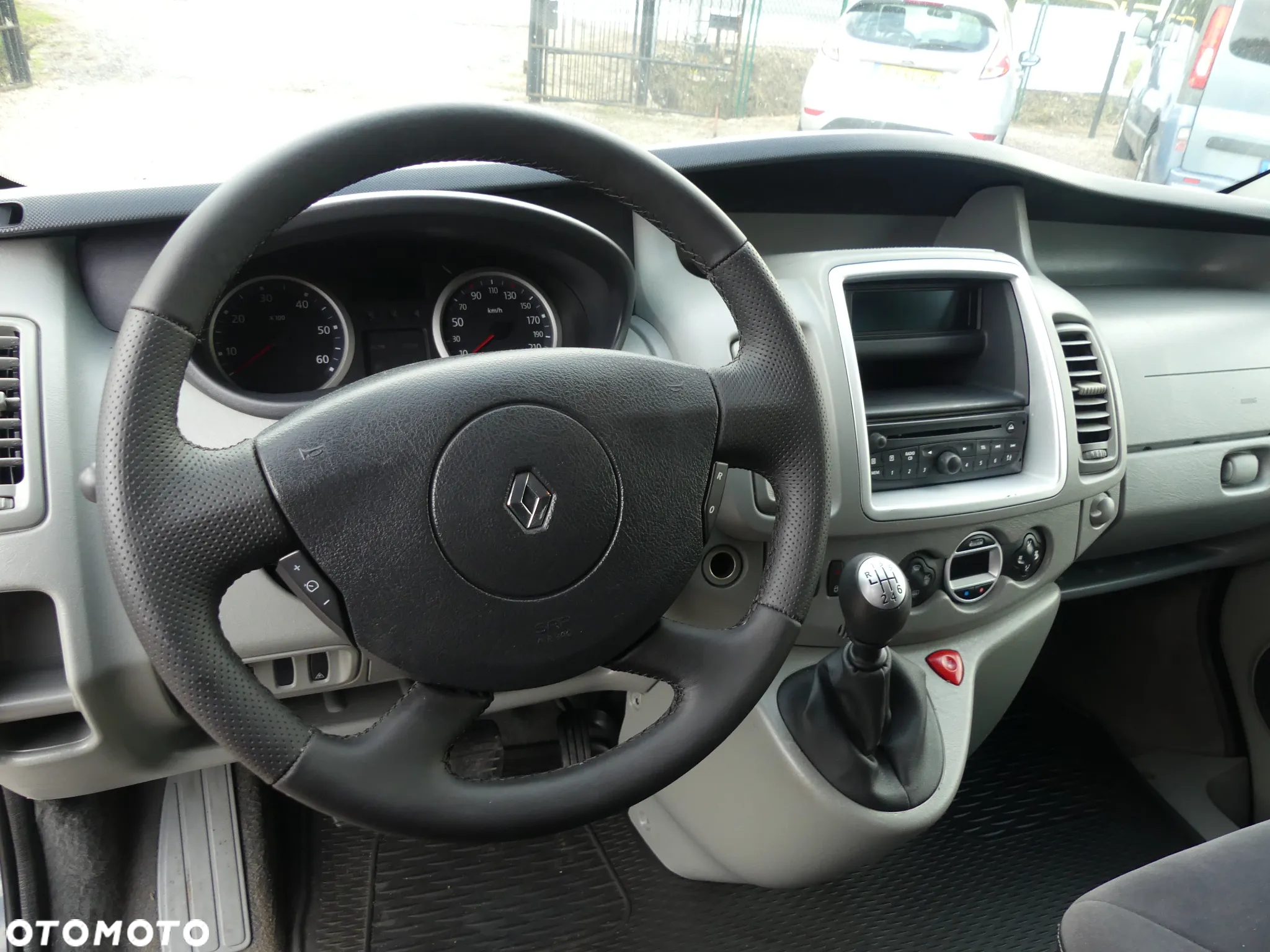 Renault Trafic 2.0 dCi 115 FAP Grand Passenger Black Edition - 19