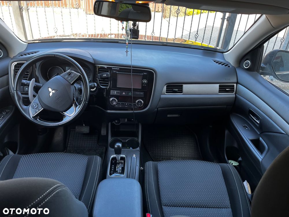 Mitsubishi Outlander - 8