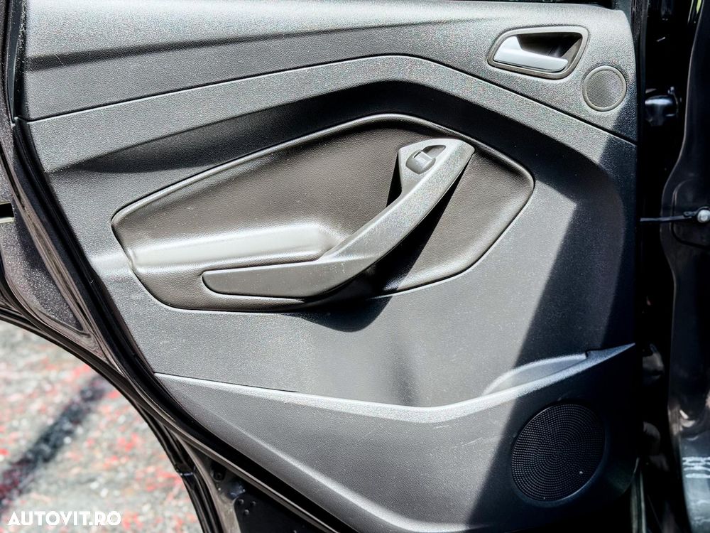 Ford Kuga 2.0 TDCi 4WD Powershift Titanium - 29