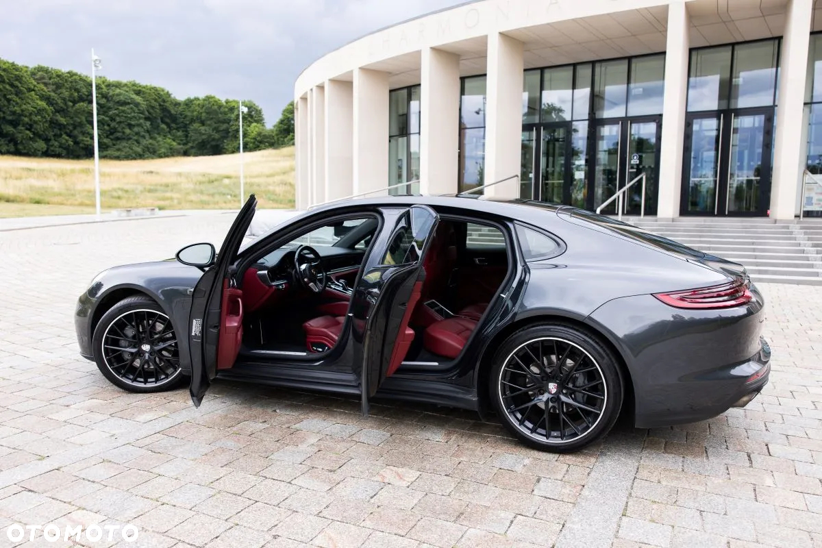 Porsche Panamera 4S - 34