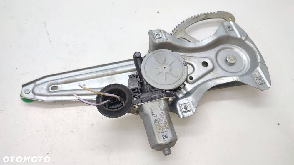 PODNOŚNIK SZYBY TYŁ PRAWY TOYOTA YARIS III EUROPA