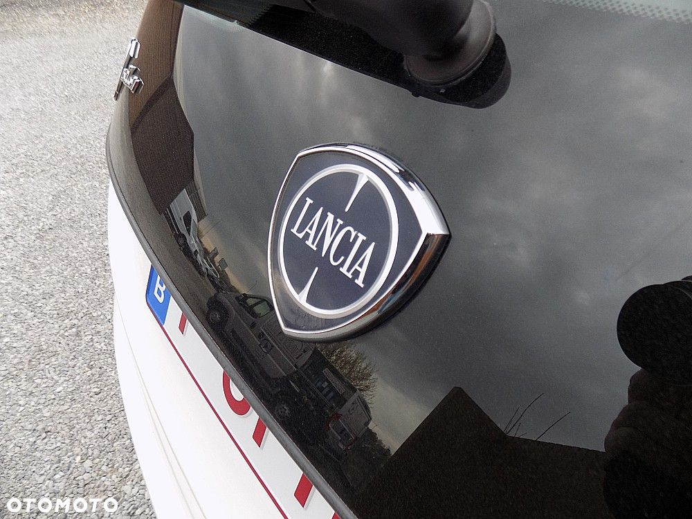 Lancia Ypsilon 0.9 Black&Red S&S - 25