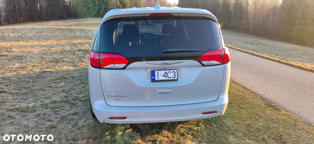 Chrysler Pacifica - 5