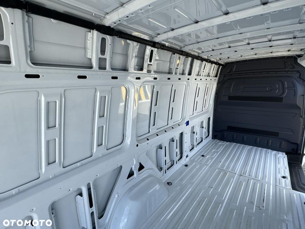 Mercedes-Benz Sprinter - 23