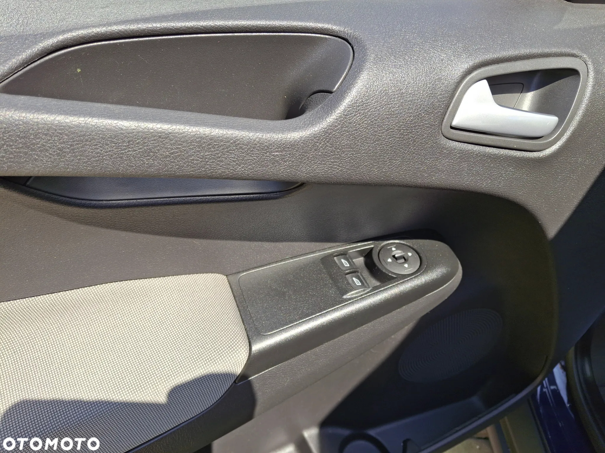 Ford Tourneo Courier 1.0 EcoBoost Ambiente - 12