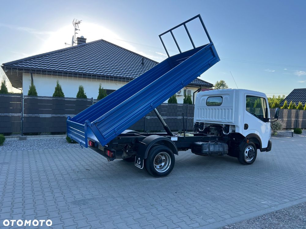 Renault Maxity - 11