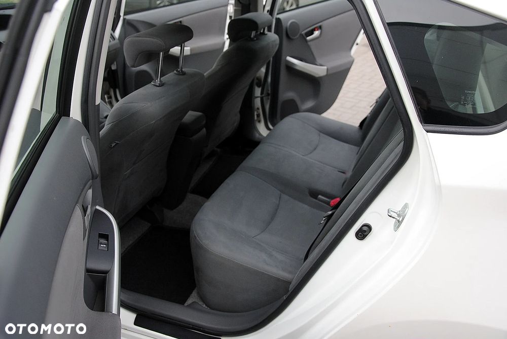 Toyota Prius (Hybrid) Executive - 9