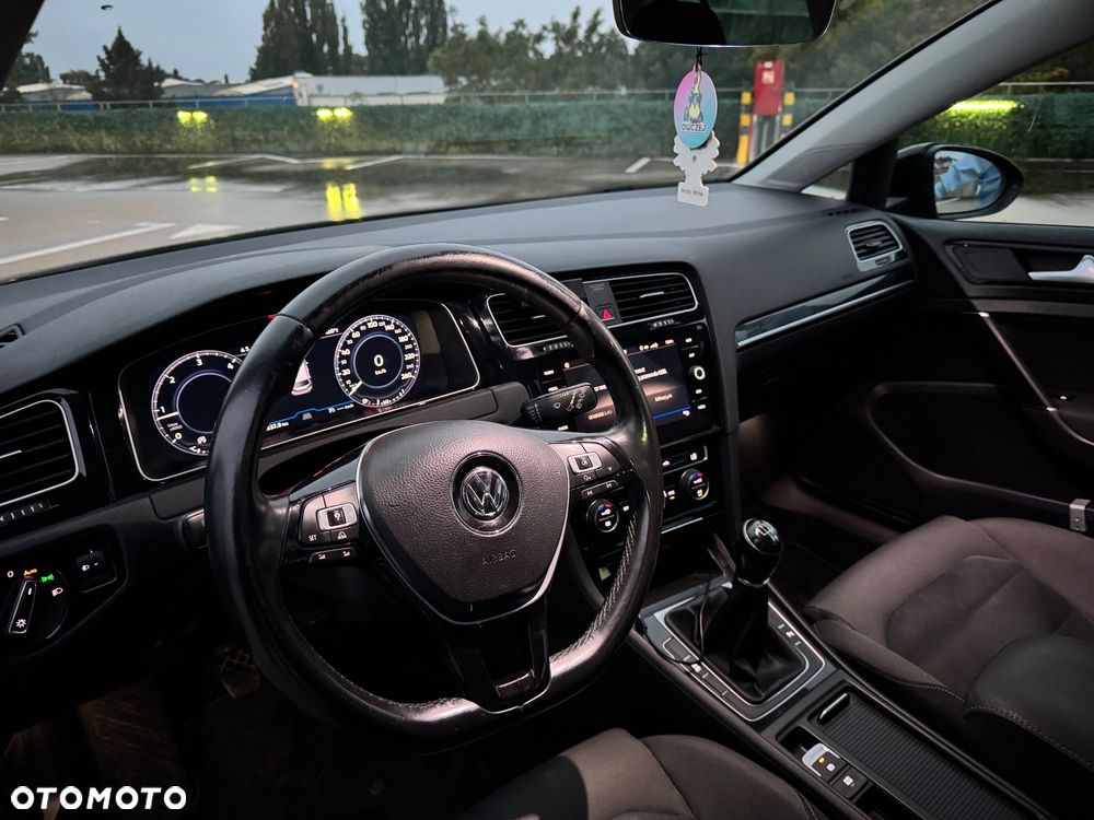 Volkswagen Golf - 20
