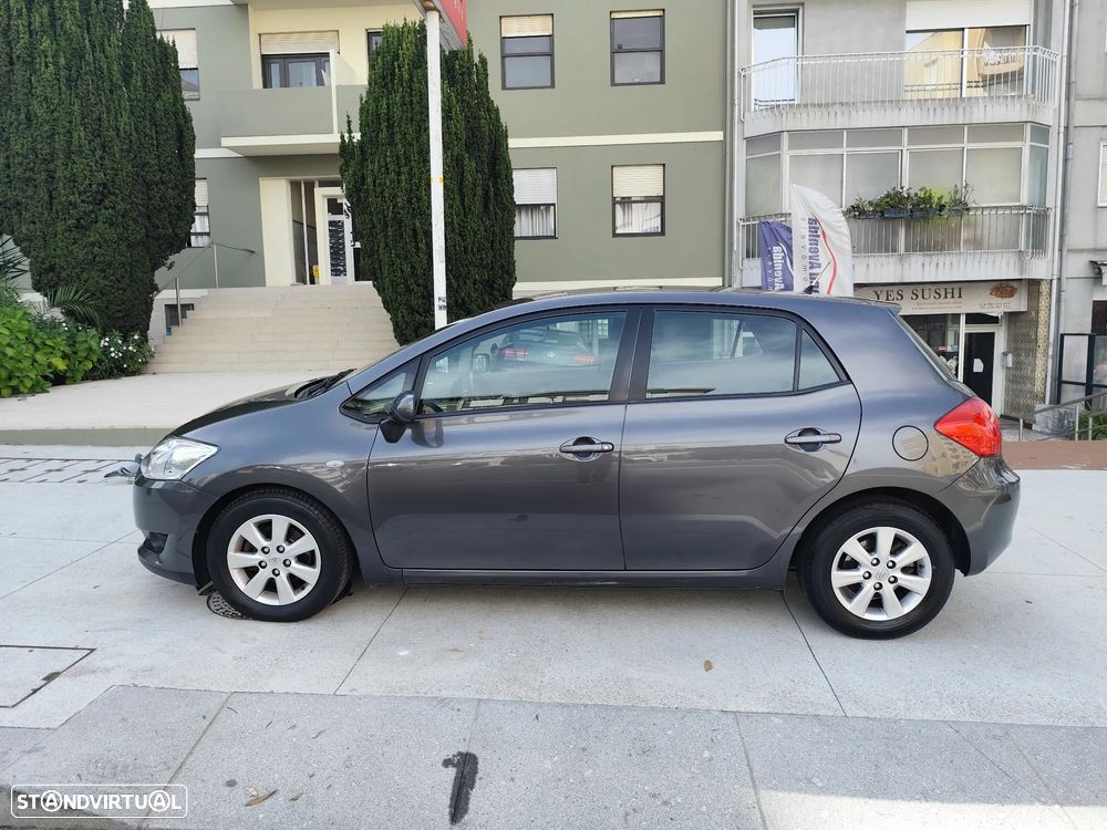 Toyota Auris 1.4 D-4D - 10