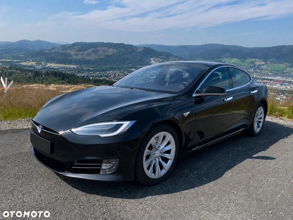 Tesla Model S - 32