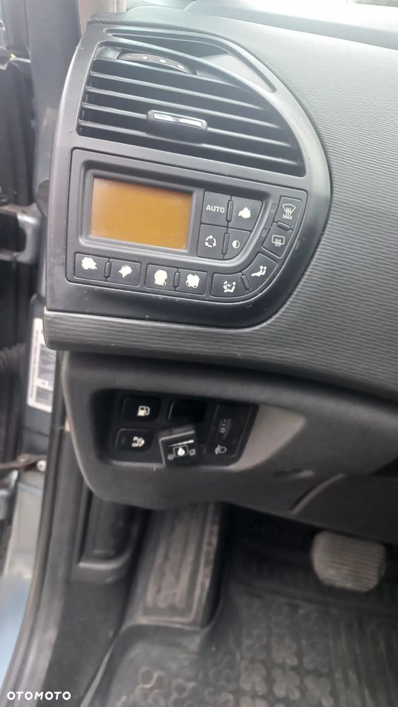 Citroën C4 Picasso - 11