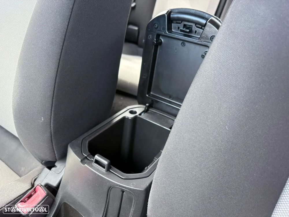 Chevrolet Cruze 1.6 LS - 32