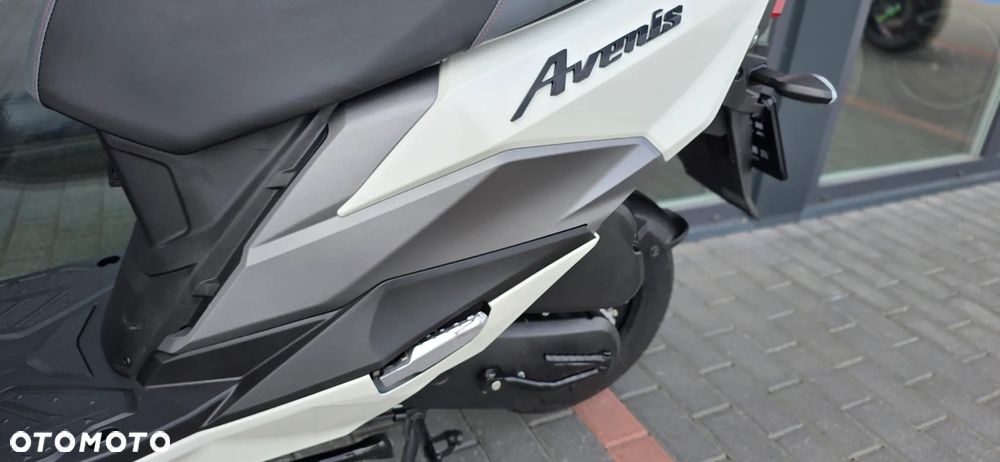 Suzuki Avenis - 31