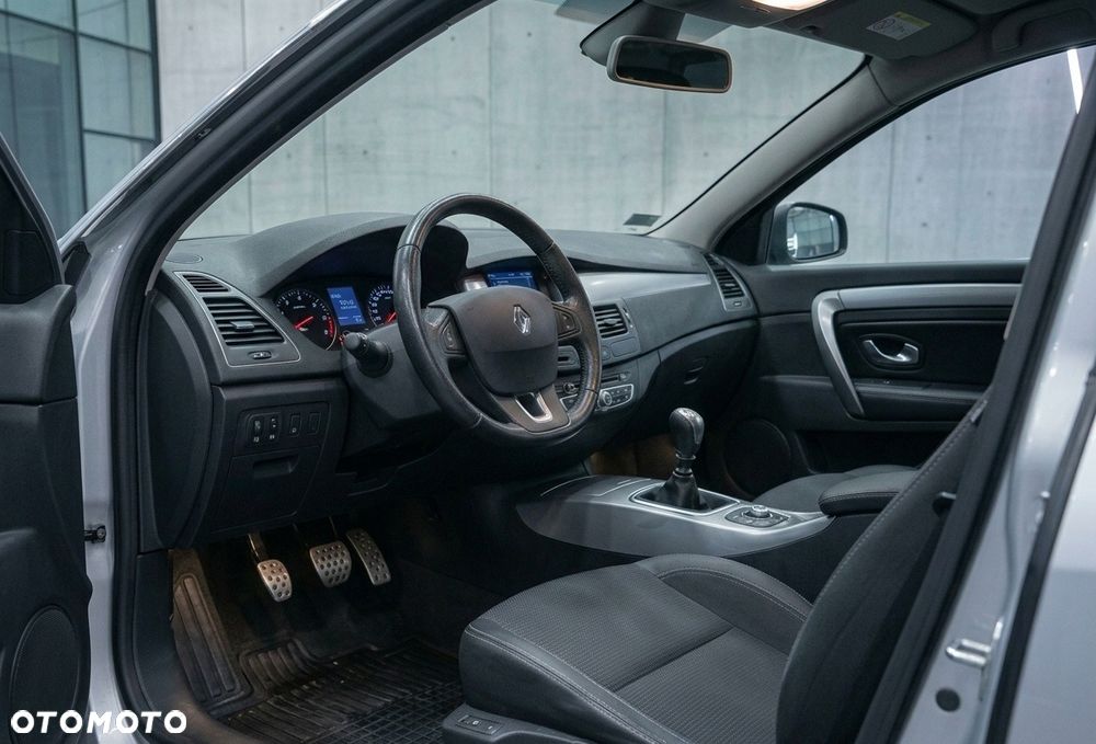 Renault Laguna dCi 110 FAP Bose Edition - 12