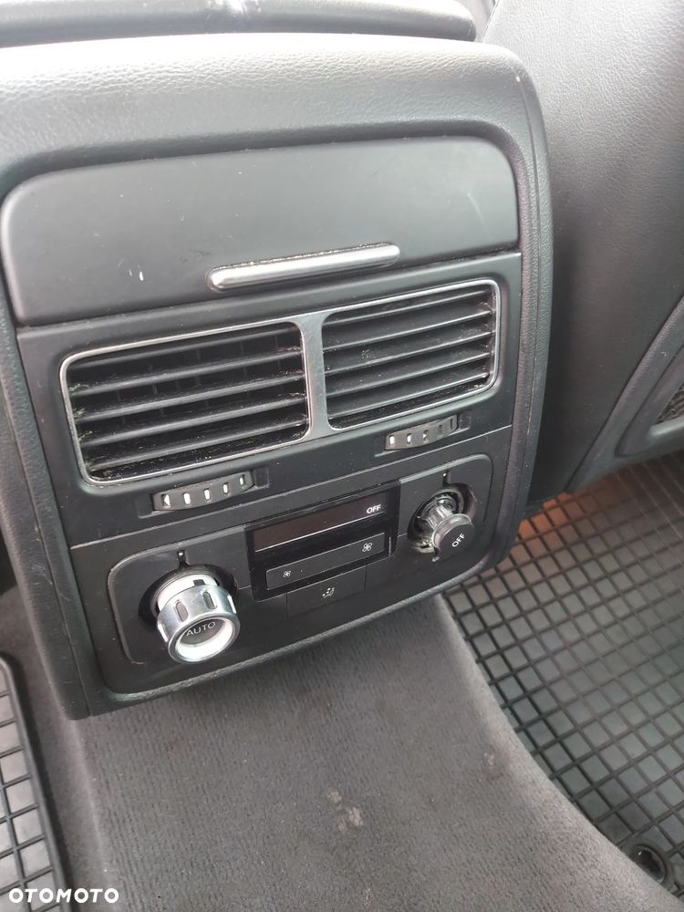 Volkswagen Touareg - 21