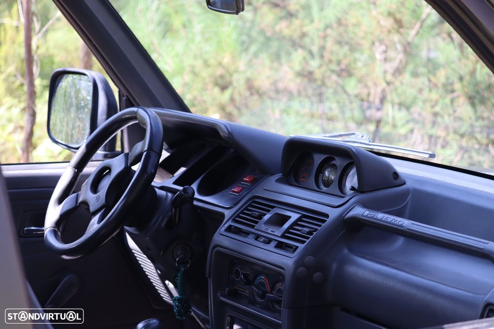 Mitsubishi Pajero - 2