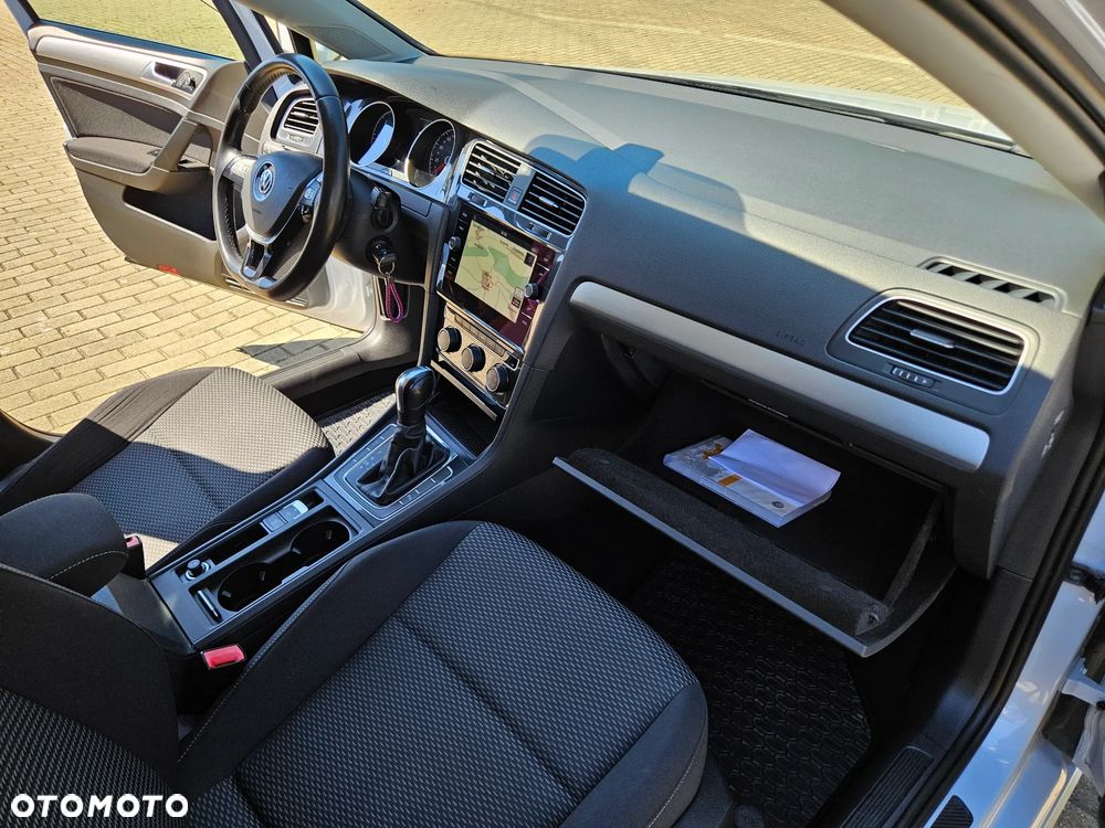 Volkswagen Golf - 31