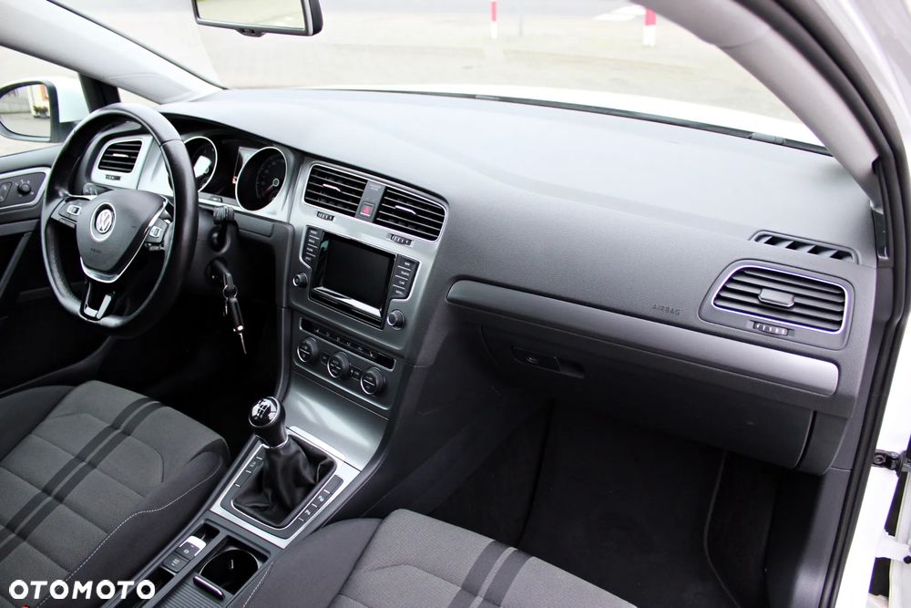 Volkswagen Golf - 18