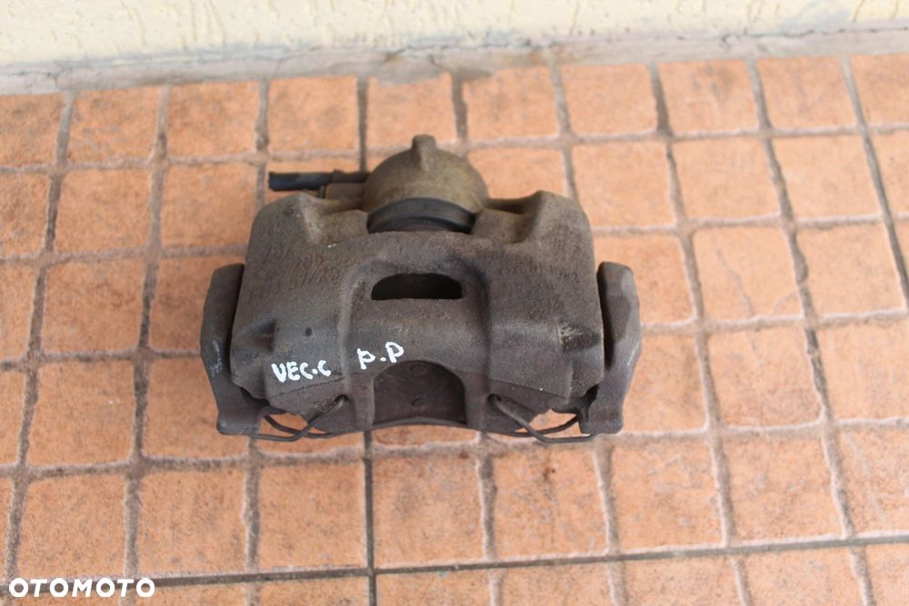 ZACISK HAMULCOWY PRAWY PRZÓD OPEL VECTRA C 1.9 CDTI