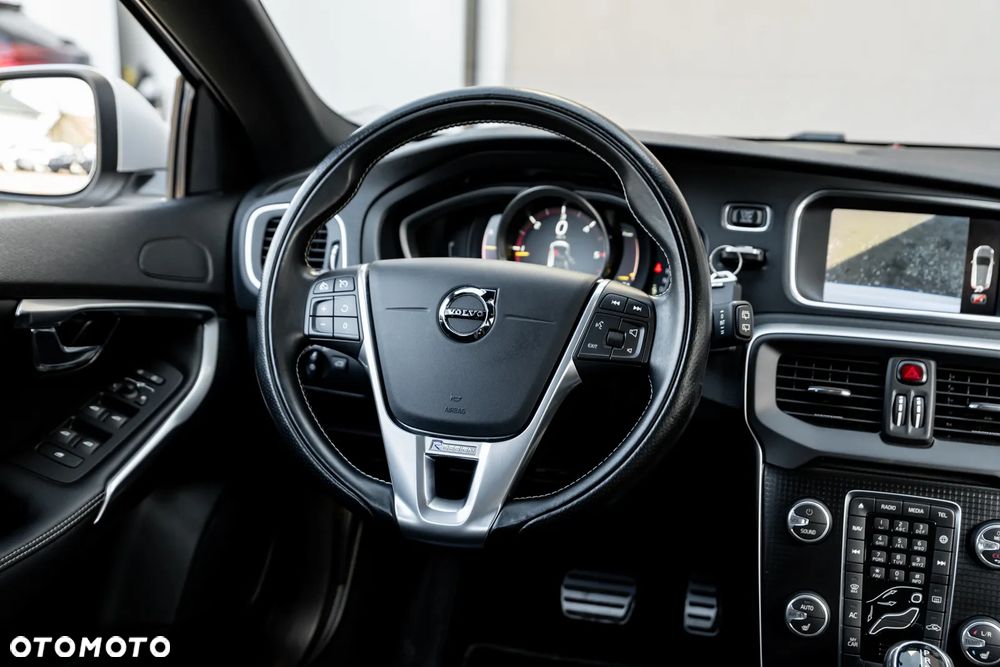 Volvo V40 D3 Geartronic RDesign - 22