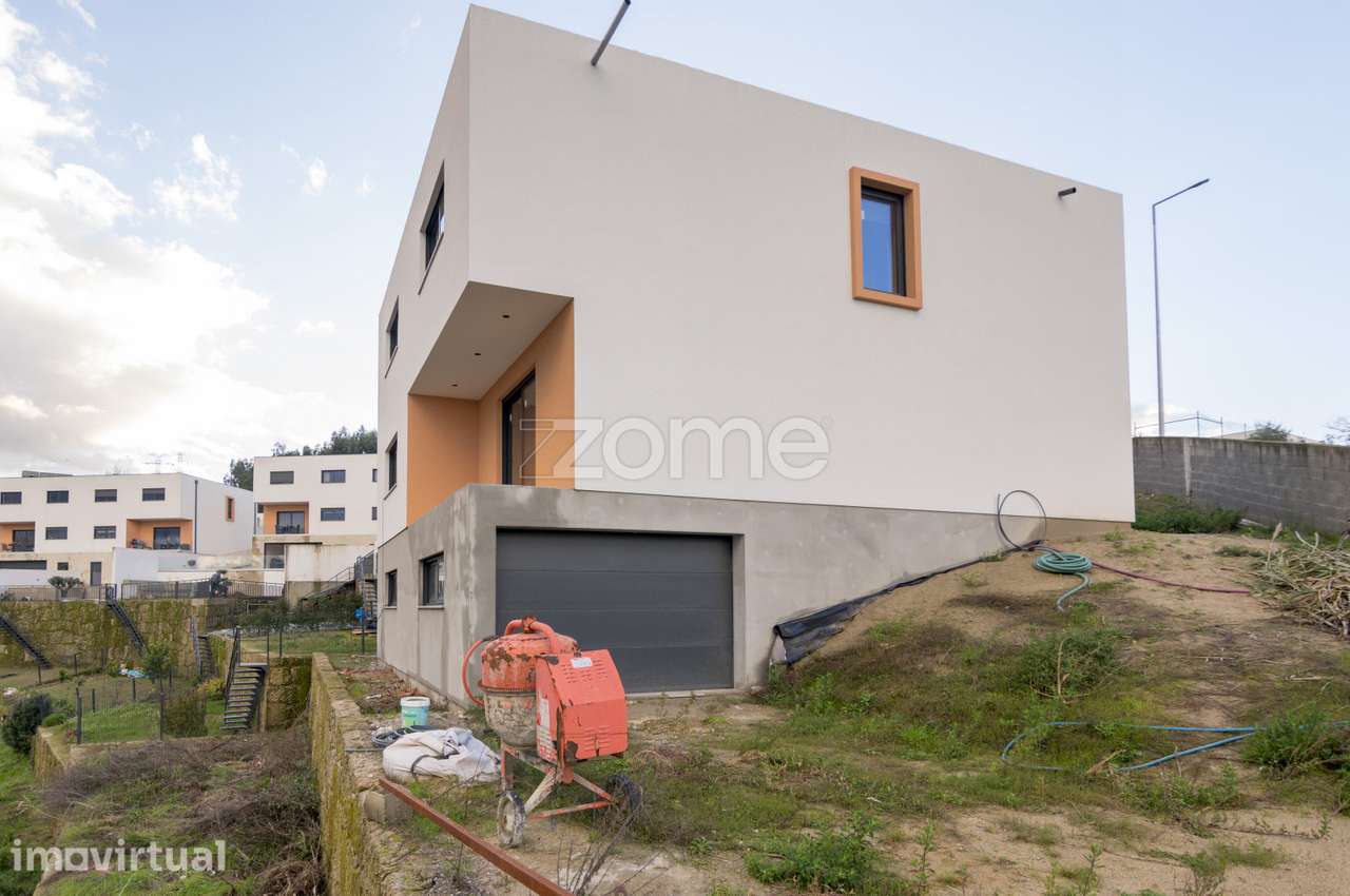 Moradia T4 + 1 Triplex em Cinfães - Grande imagem: 3/35