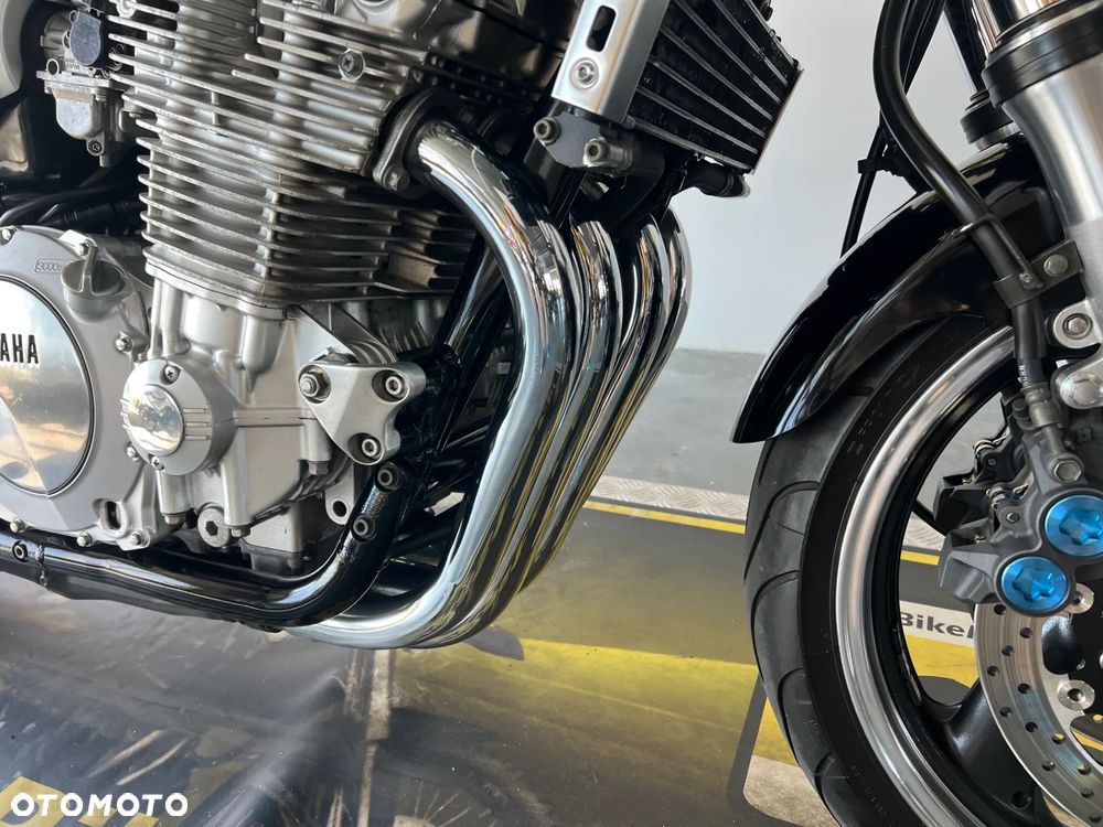 Yamaha XJR - 21