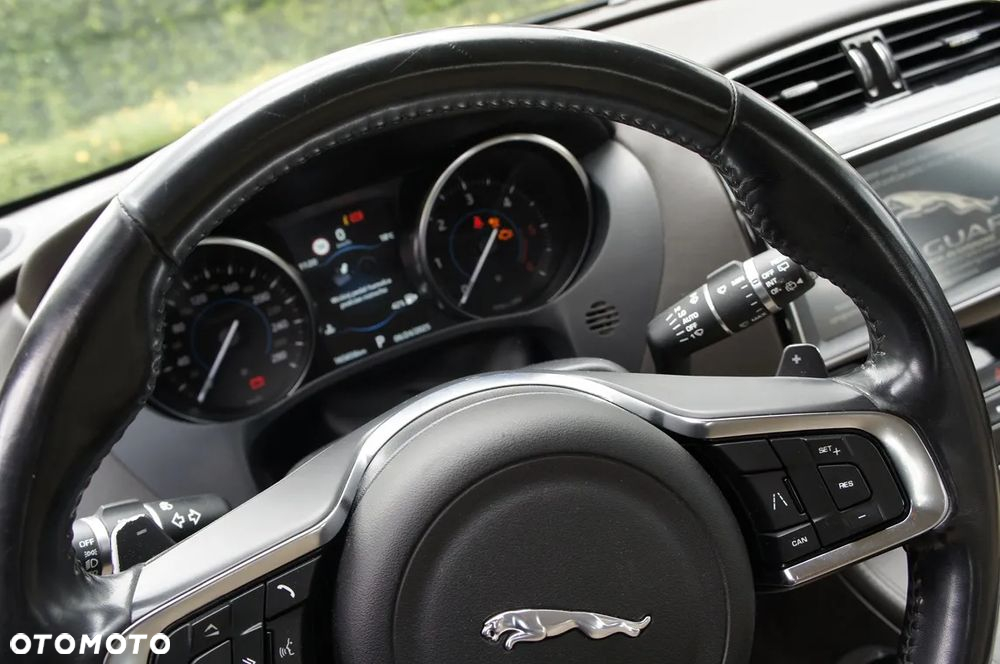 Jaguar F-Pace - 13