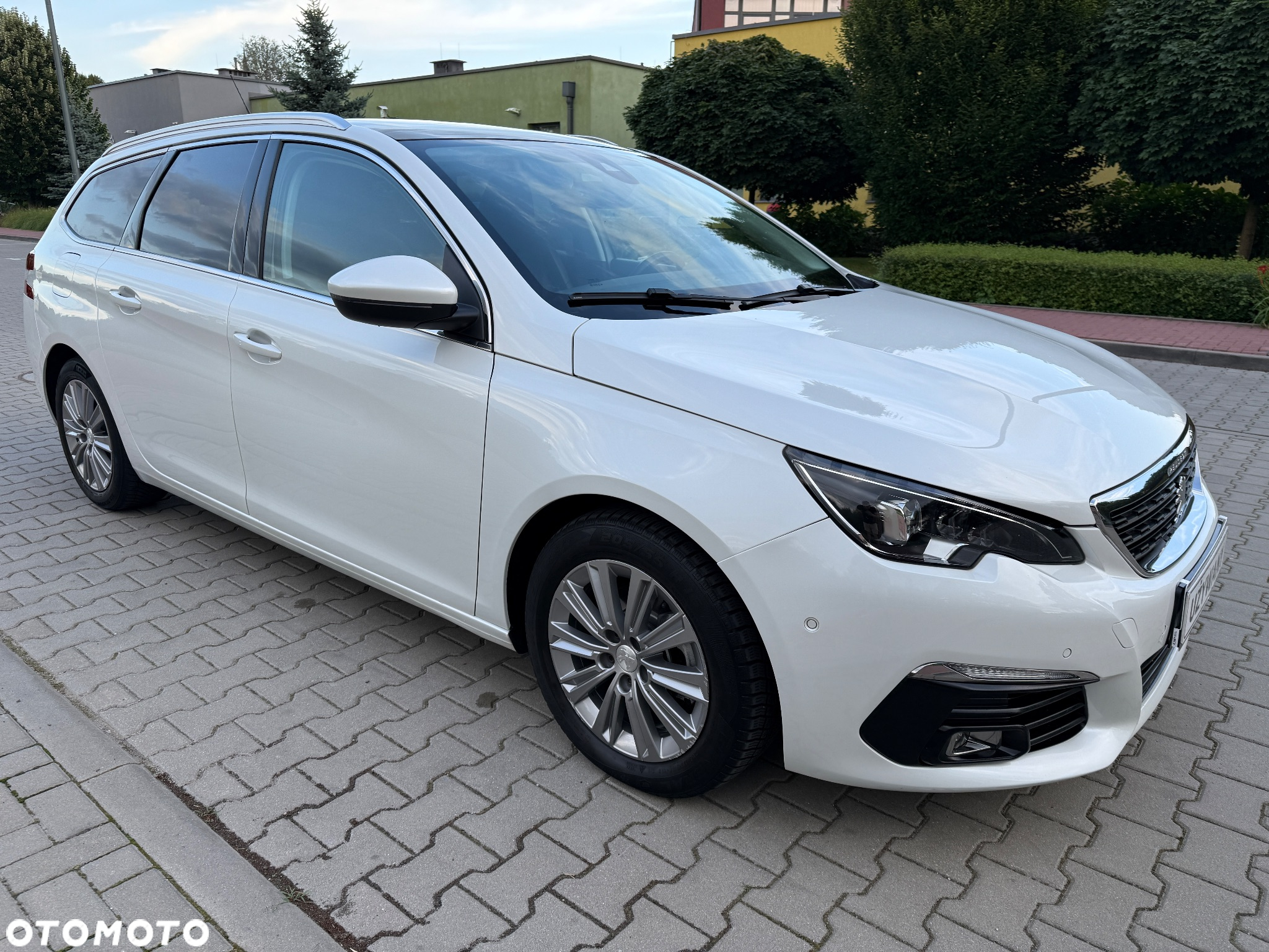 Peugeot 308 SW BlueHDi 120 EAT6 Stop & Start Allure - 13