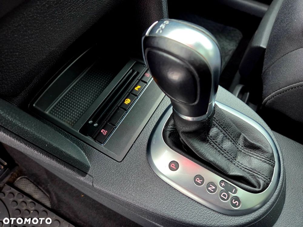 Volkswagen Touran 2.0 TDI DPF Highline DSG - 30