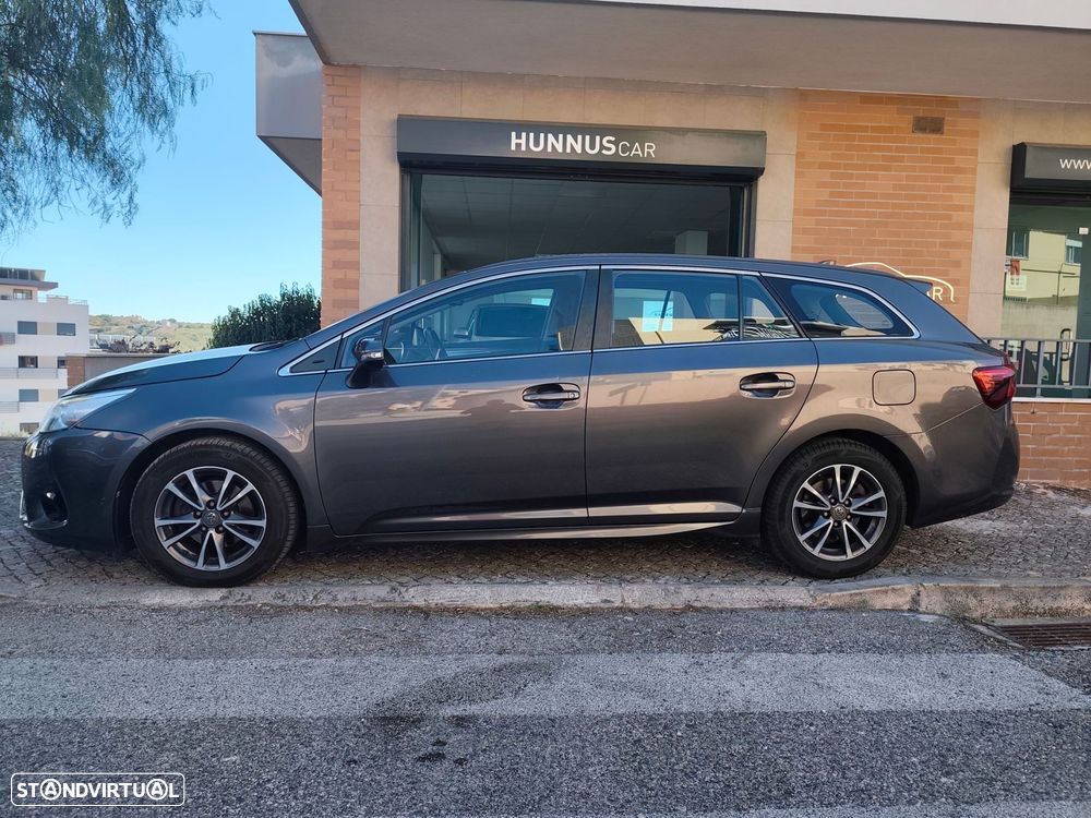 Toyota Avensis Touring Sports 1.6 D-4D Exclusive - 4