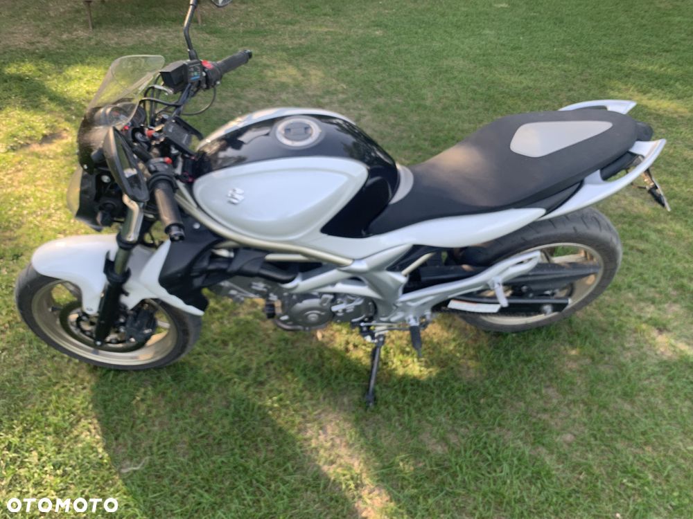 Suzuki Gladius - 6