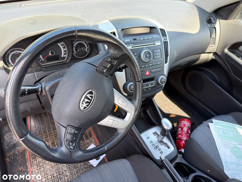 Kia Ceed - 8