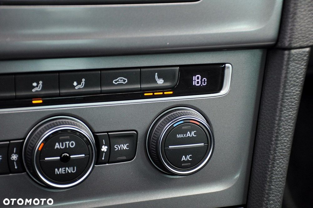 Volkswagen Golf - 34