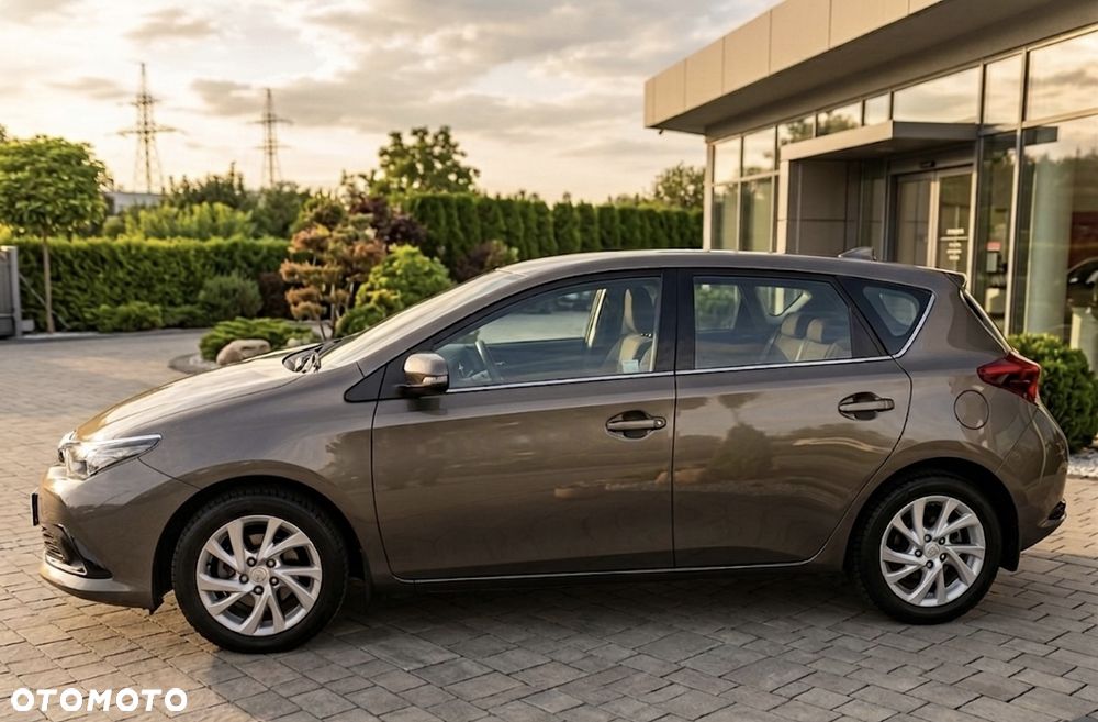 Toyota Auris 1.6 Premium - 1