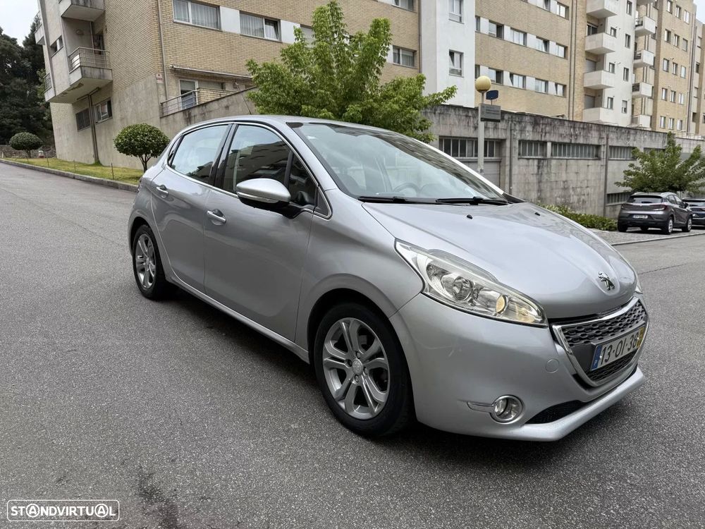 Peugeot 208 1.4 HDi Allure - 2
