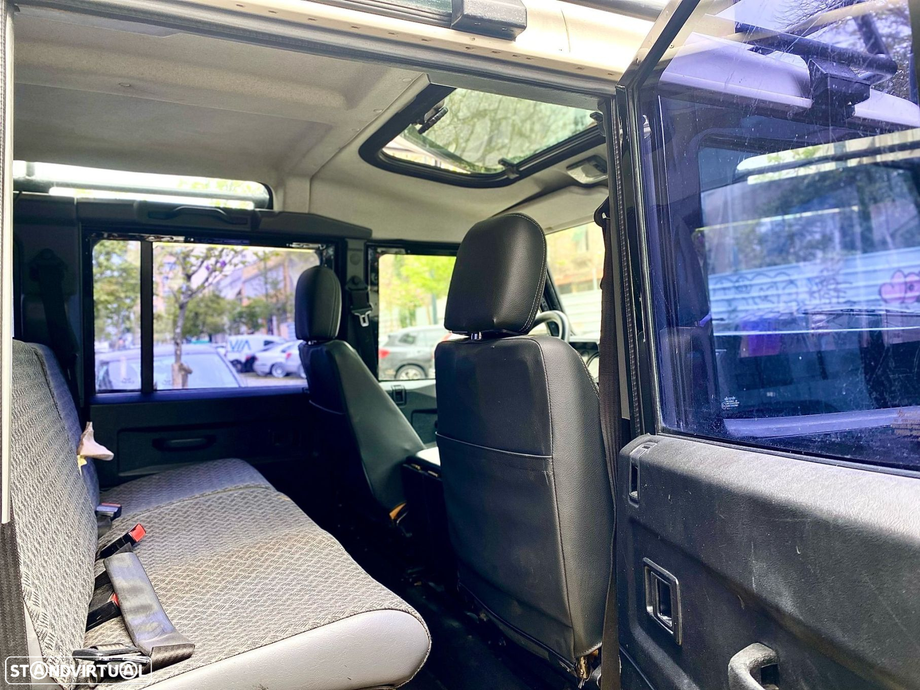 Land Rover Defender 110 2.5 TD5 Metal Top - 37
