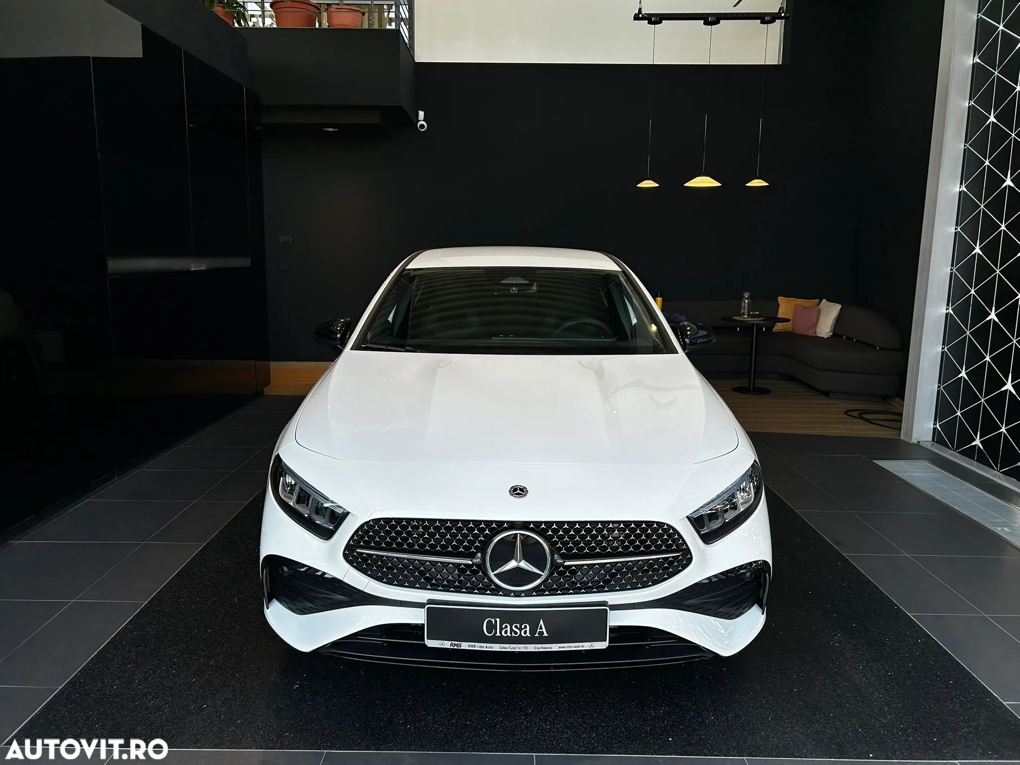 Mercedes-Benz A 220 4Matic 7G-DCT AMG Line - 1