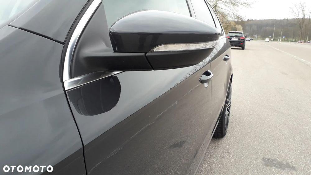 Volkswagen Passat 2.0 TDI DSG BlueMotion Technology Comfortline - 10