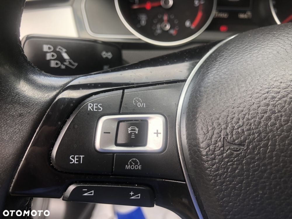 Volkswagen Passat Variant 1.6 TDI (BlueMotion Technology) Comfortline - 26