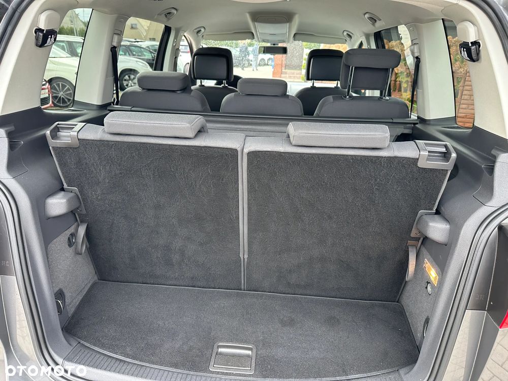 Volkswagen Touran - 25