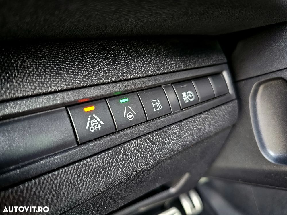 Peugeot 3008 PHEV 300 EAT8 4X4 GT - 32