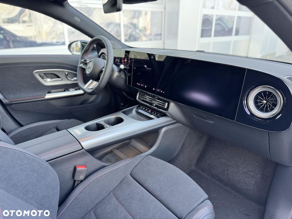 Mercedes-Benz CLA 200 mHEV 4-Matic 8G-DCT - 18