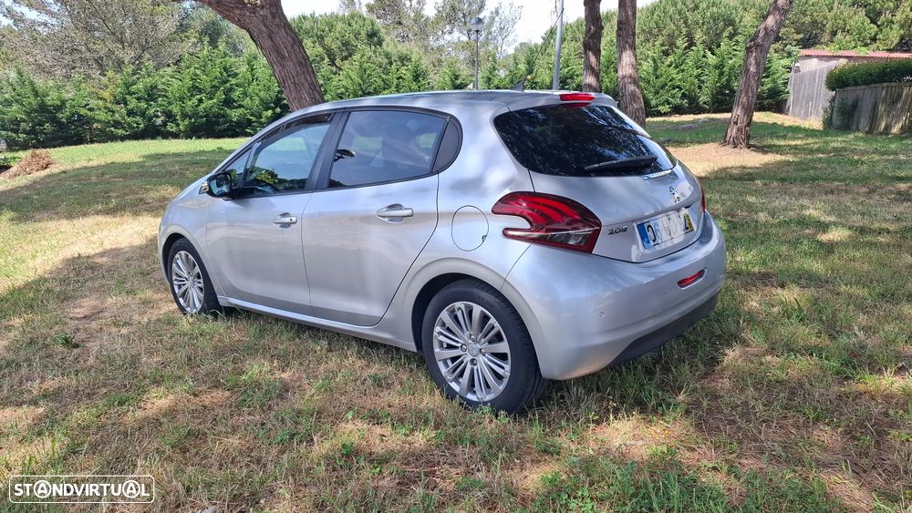 Peugeot 208 1.6 BlueHDi Style - 4