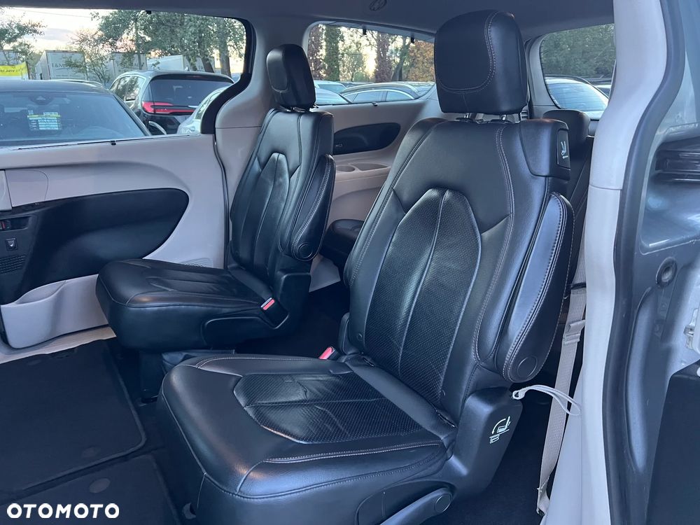 Chrysler Pacifica - 20