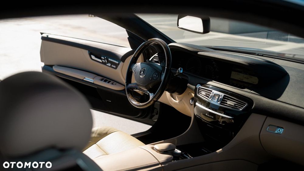 Mercedes-Benz CL 500 4-Matic BlueEff - 12