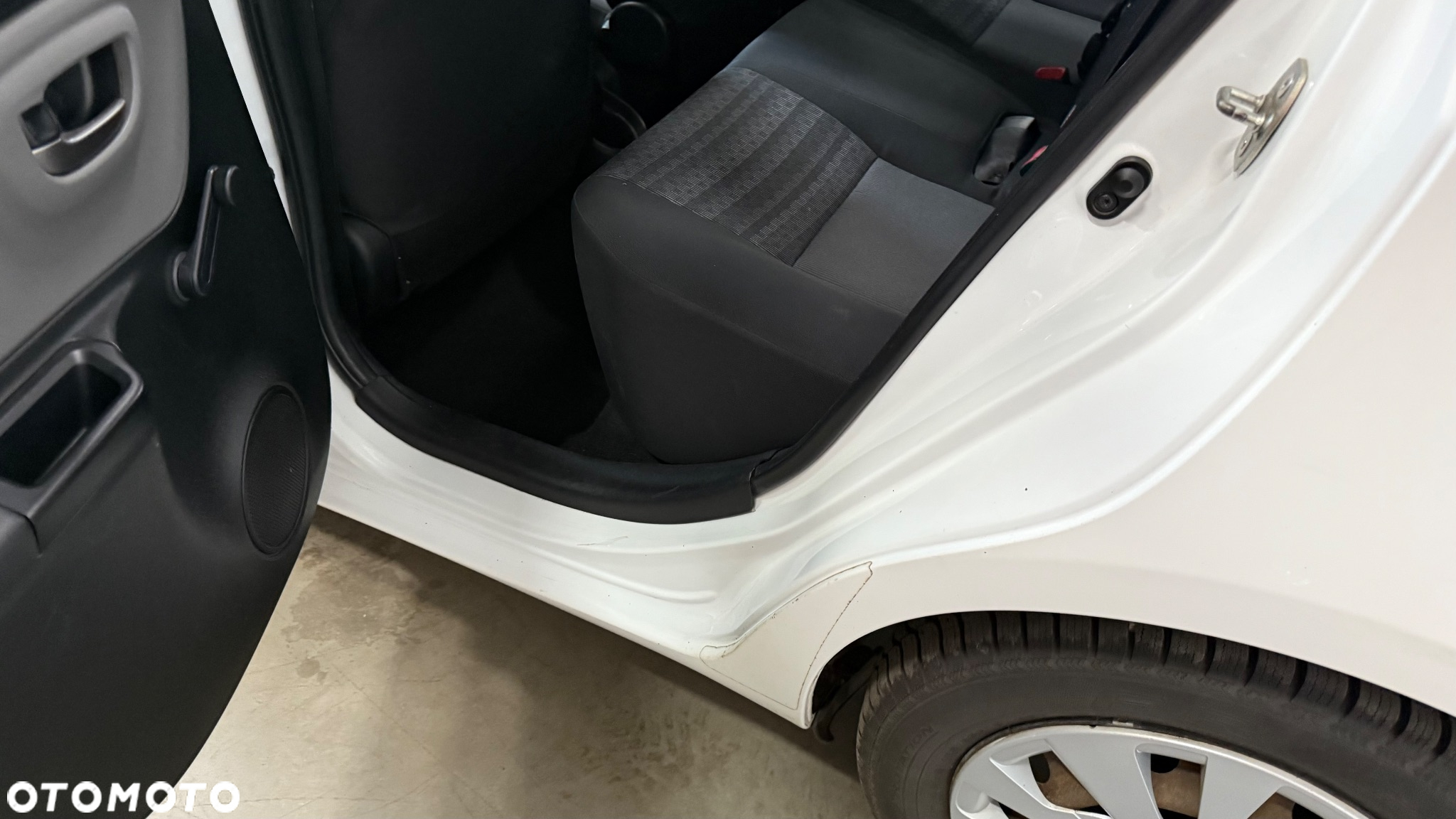 Toyota Yaris 1.0 Active EU6 - 15