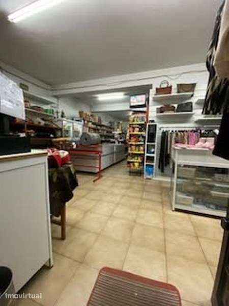 Trespassa-se loja comercial em Aradas - Grande imagem: 2/15